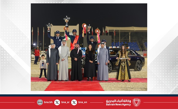 الشيخ عبدالله بن محمد يتوج الفائزين بالألقاب ويشيد بالمستوى الفني العالي للفرسان